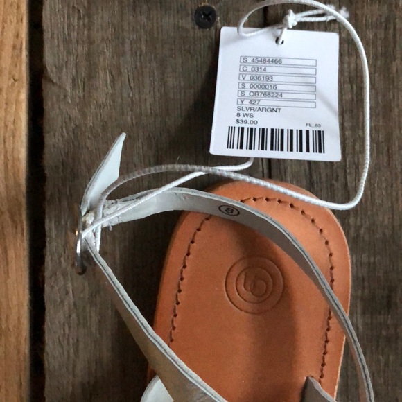 Urban Outfitters NWT Silver Sandals 8 - Picture 2 of 3
